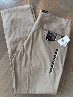 NEW WITH TAG VOLCOM Men’s Tan Chino Pants - Straight Leg Size 34 x 32